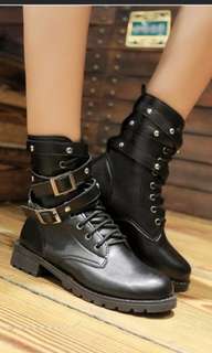 (RM 45 including postage to Semenanjung) British Style Complex Retro Martin Boots