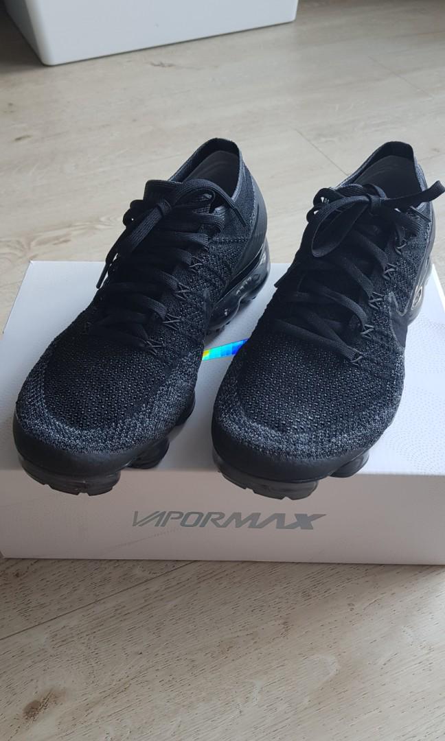 nike air vapormax triple black