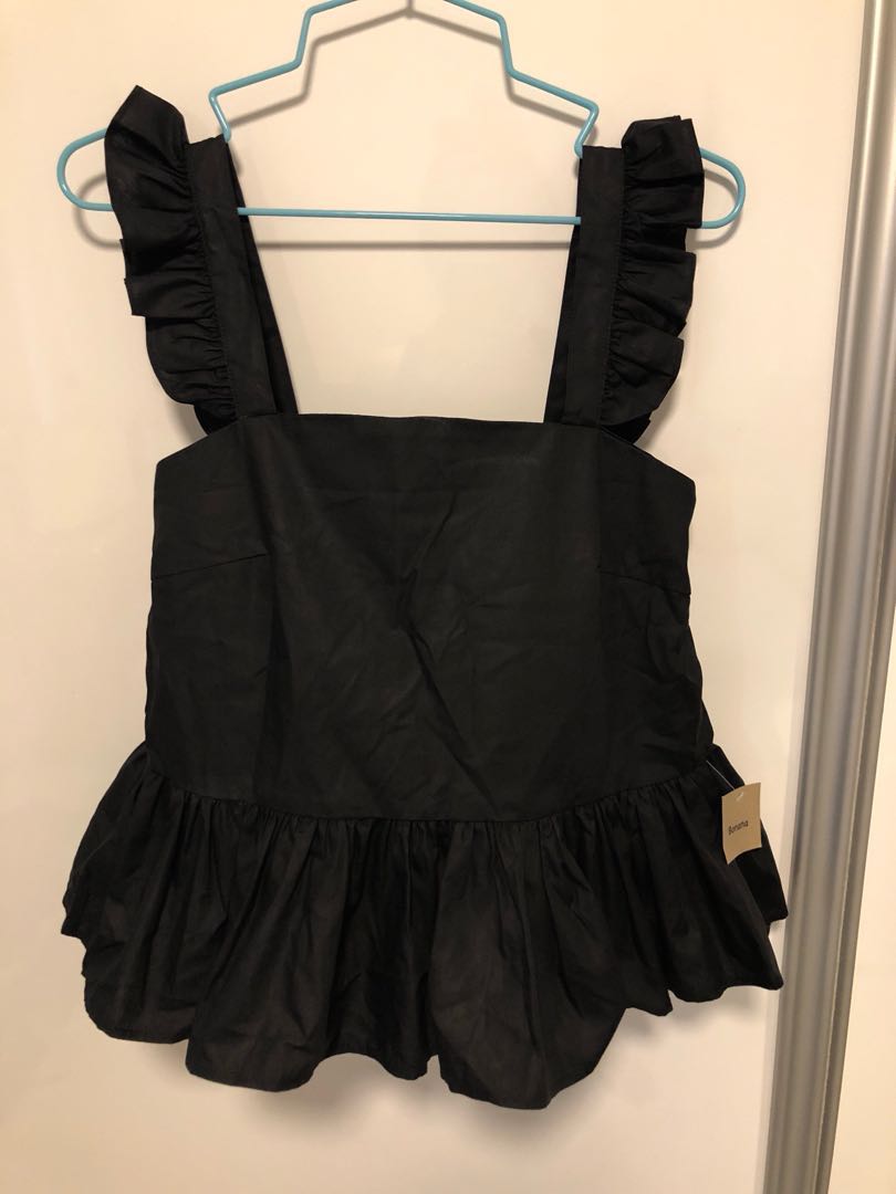 Black ruffled hem top, Women's Fashion, Tops, Sleeveless on Carousell