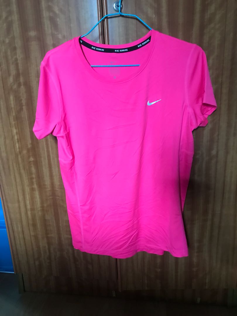 neon pink shirt nike