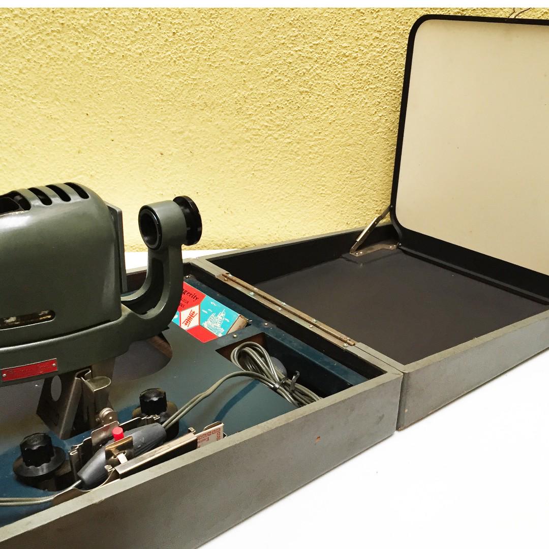 Vintage Fuji Birdie Slide Projector (BSP_02121759), Hobbies & Toys