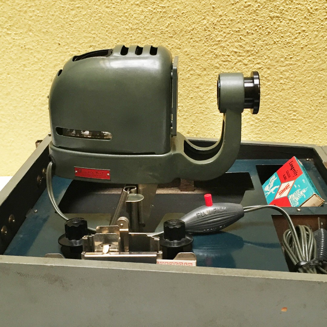 Vintage Fuji Birdie Slide Projector (BSP_02121759), Hobbies & Toys