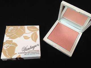 SALE‼️ Vintage Cosmetics Illuminating Face Highlighter in Rose Gold