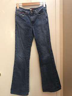 Tommy pants fits like sz 24-25