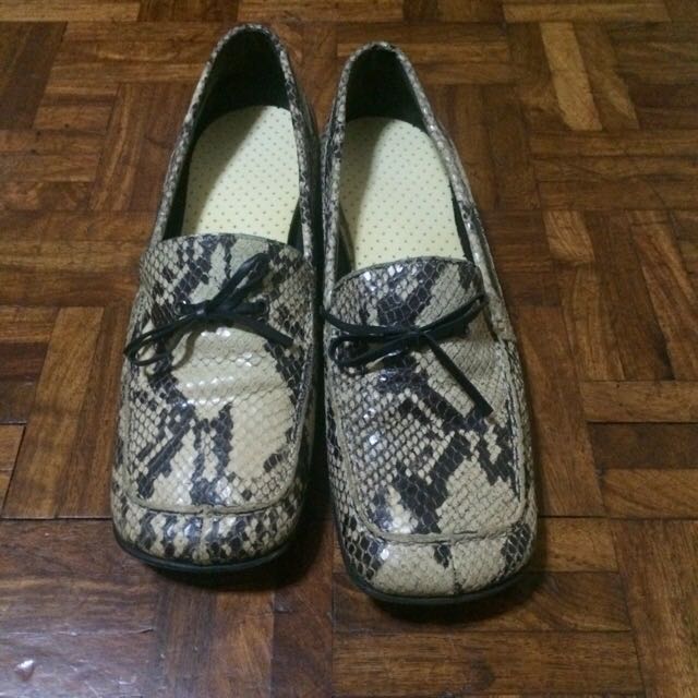 anne klein snakeskin shoes