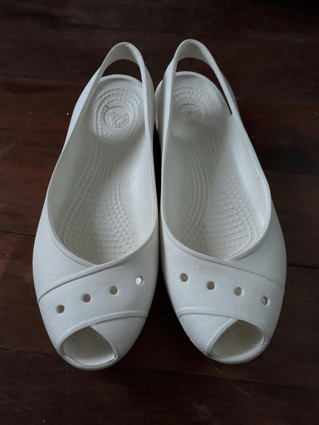 crocs peep toe slingback