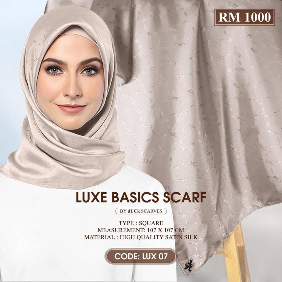 Duck scarves rm1000 top