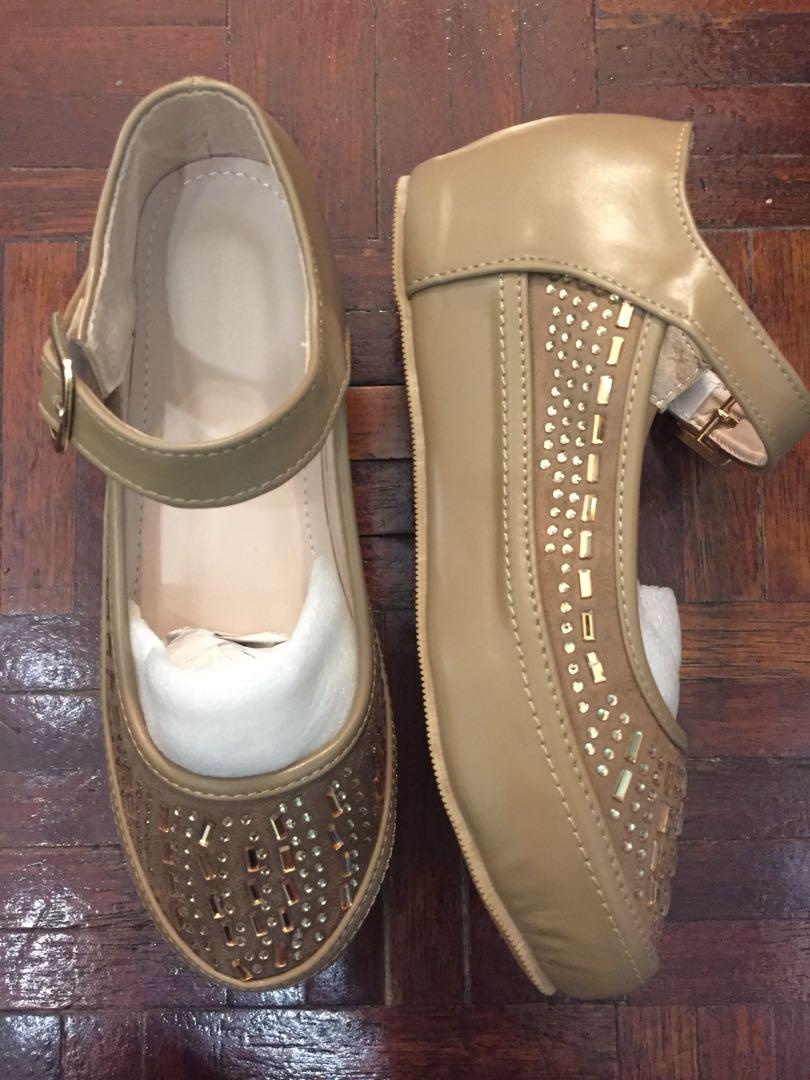 Esarli Platform (Category: Heels) located in Gombak. Submitted by lilacpurple (Listing ID 181933951, Image 3). Description: Brand new. Bought at RM 89.90. Letgo due to limited space for storage. .
