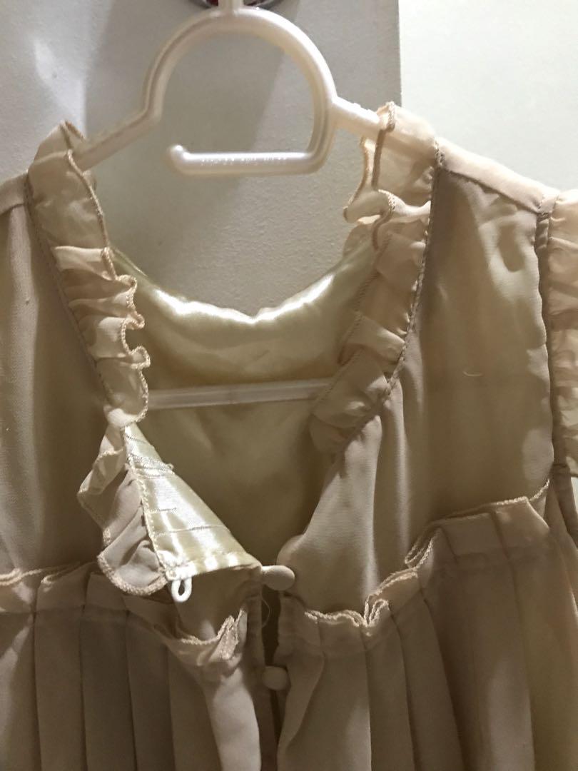 Flowy top from Thailand (Category: Traditional & Ethnic wear) located in Makati City. Submitted by celers (Listing ID 181836254, Image 2). Description: Lacks a button..