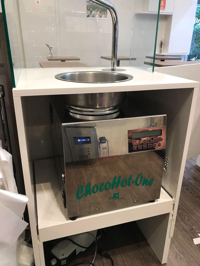 https://media.karousell.com/media/photos/products/2018/07/28/hot_chocolate_dispenser_made_in_italy_with_new_storage_and_display_cabinet_1532770067_fe36b5dc_progressive.jpg