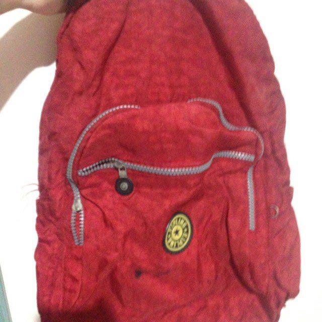 Kipling red bag unisex (Category: Wallets & Card Holders) located in Quezon City. Submitted by cuterousel (Listing ID 149121967, Image 1). Description: Please refer to the pic Mablack na onti Sira zipper (last pic) #hello2018 #rush #sale #red #sweldosale9.