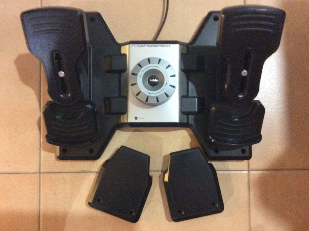 Logitech Saitek Pro Flight System Yoke , throttle quadrant and rudder