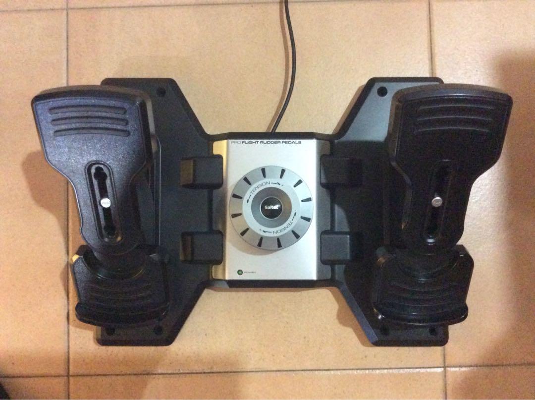 Logitech Saitek Pro Flight System Yoke , throttle quadrant and rudder