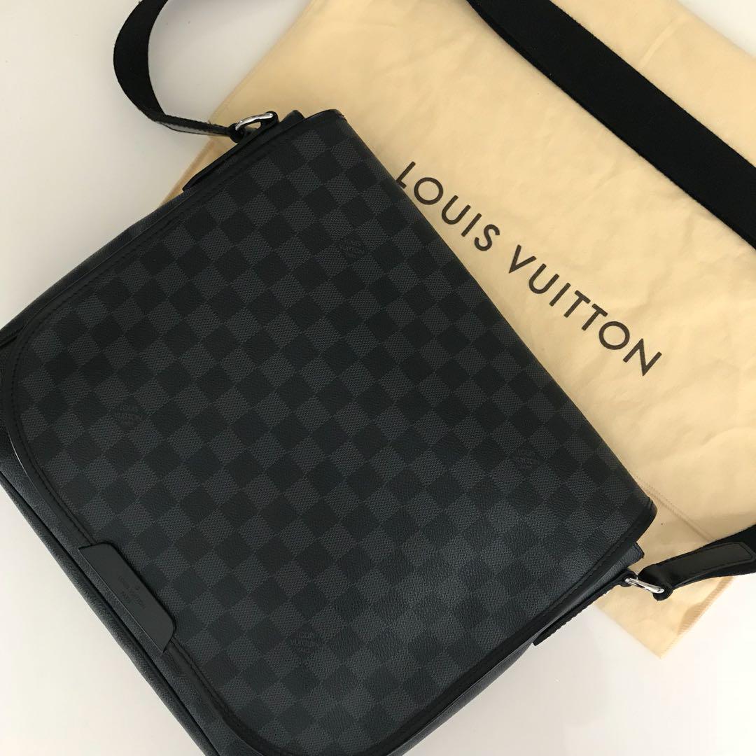 Louis Vuitton Damier Graphite Canvas Daniel MM Messenger Bag