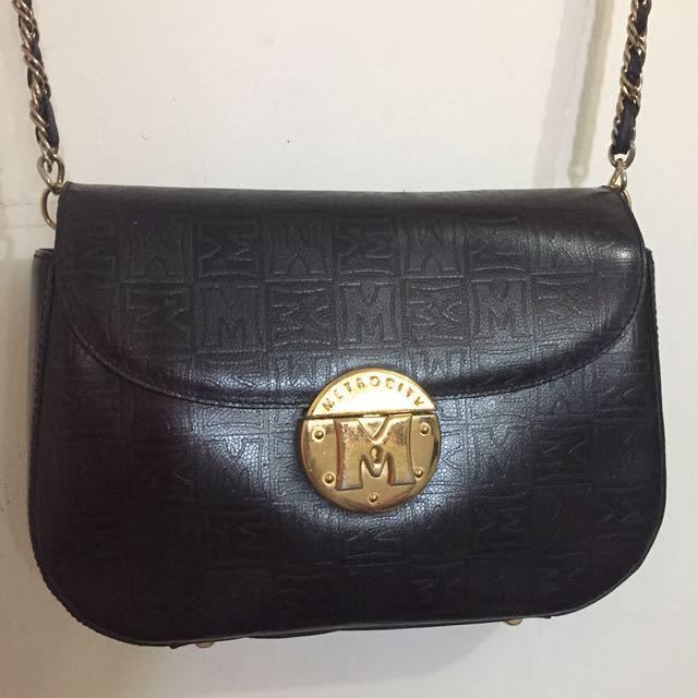 metro city sling bag price