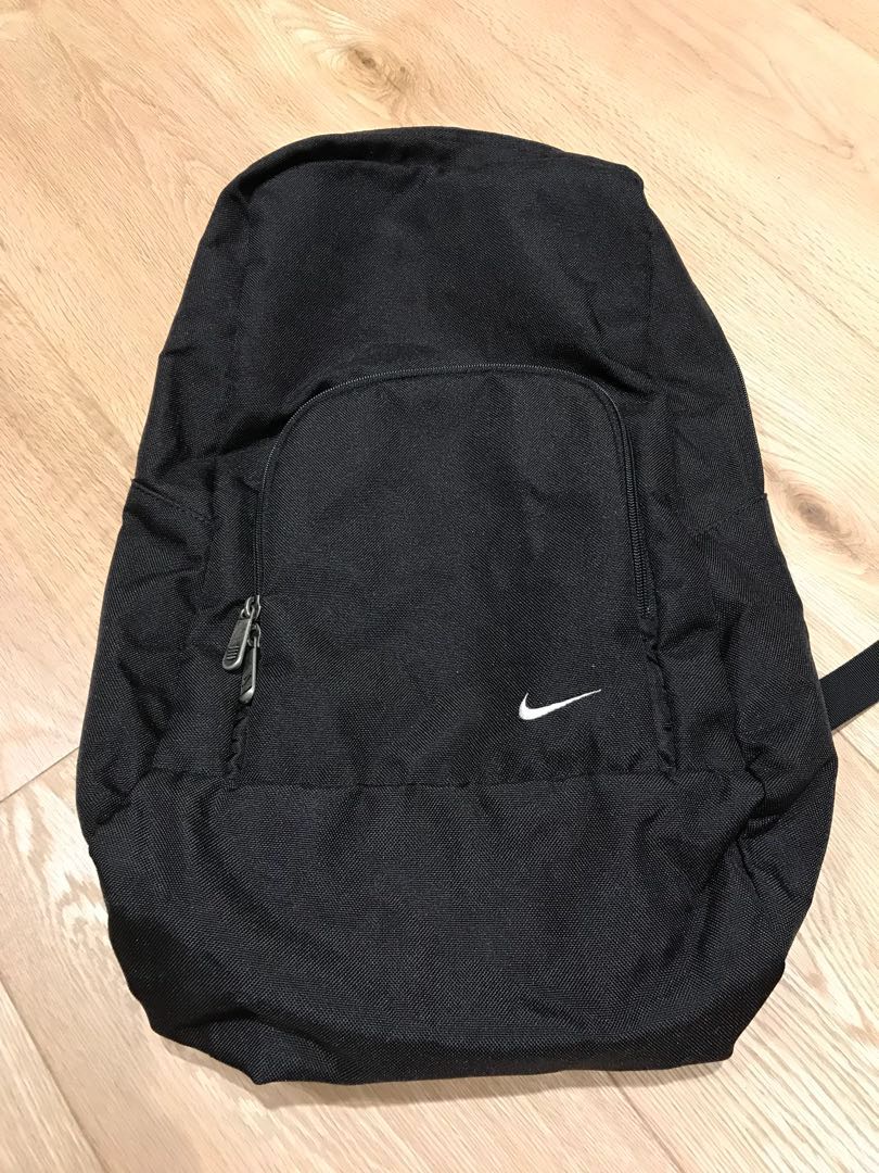 simple nike backpack