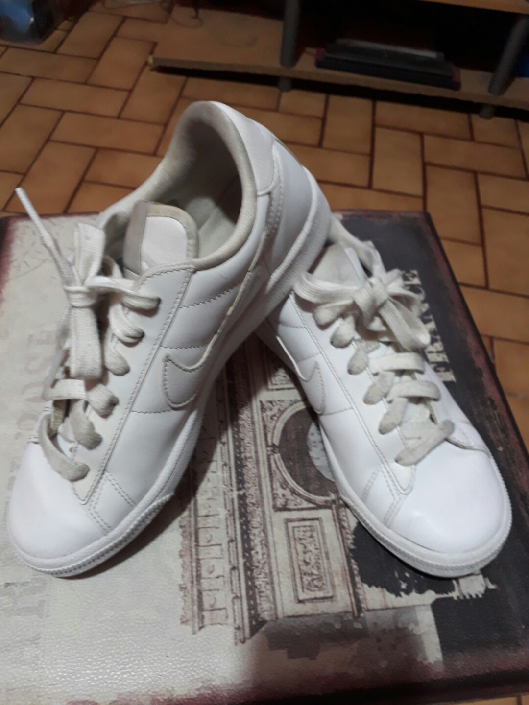 nike white casual shoes