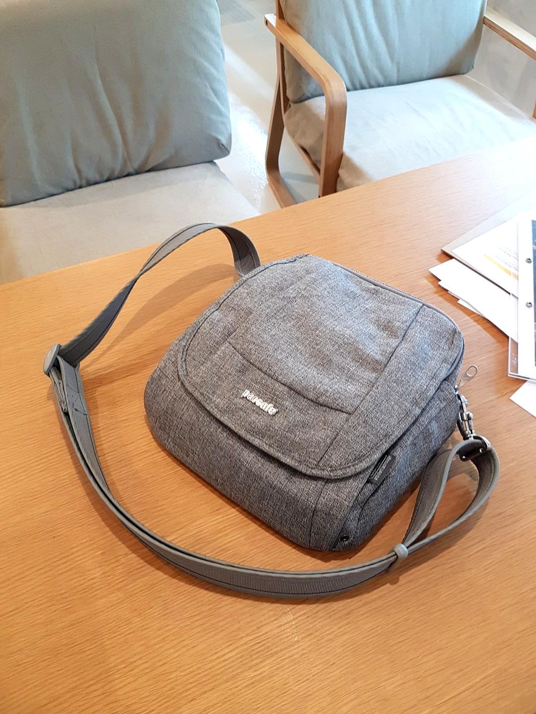 Pacsafe Metrosafe 200 GII Shoulder Bag