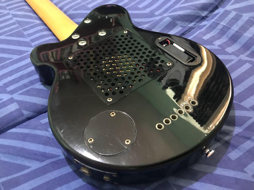 Pignose PGG200 mini Electric Guitar with built in amplifier on Carousell