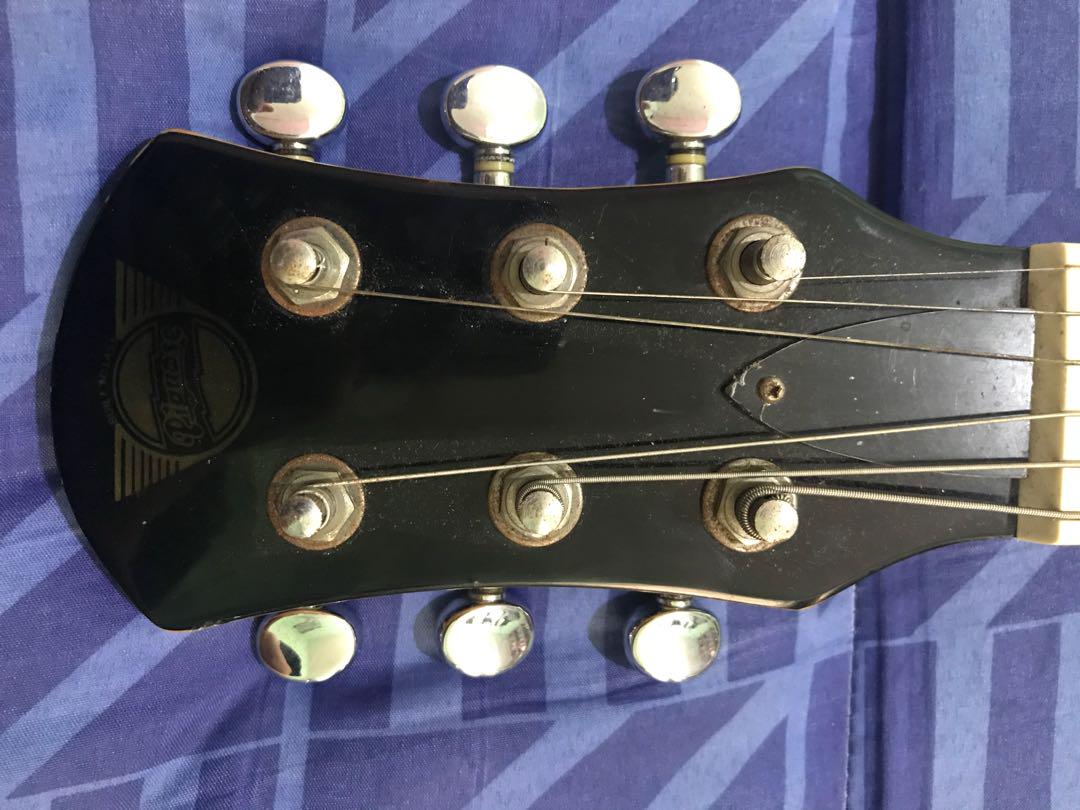 Pignose PGG200 mini Electric Guitar with built in amplifier on Carousell