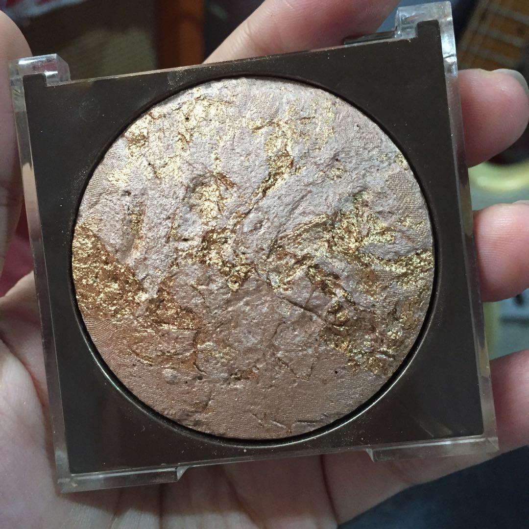 PRESTIGE Sunbaked Bronzing Powder (Category: Makeup) located in Quezon City. Submitted by mariajuana15 (Listing ID 181833798, Image 2). Description: used for swatch only rfs mommy duties no time for my make up collection .