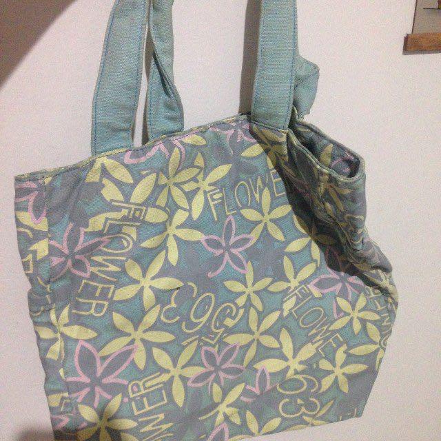 Shoulder bag (Category: Shoulder Bags) located in Quezon City. Submitted by cuterousel (Listing ID 150467807, Image 1). Description: Nakatambak na bag :) makapal #hello2018 #floral #flower #blue #sweldosale9.