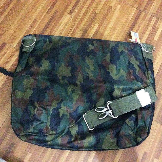 Sling Bag Bench Men s Fashion Bags Sling Bags on Carousell