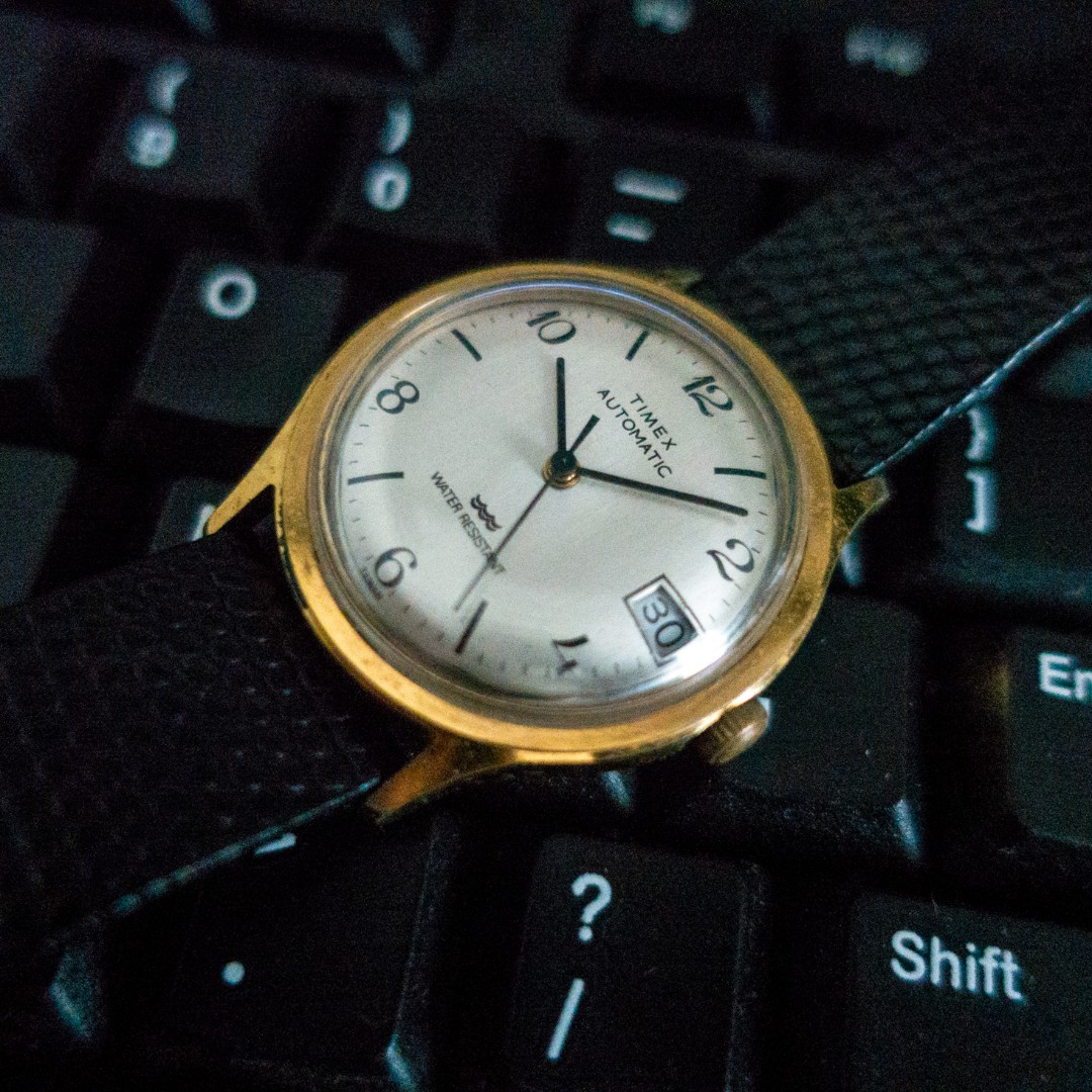Timex Vintage Auto. Gold dome crystal
