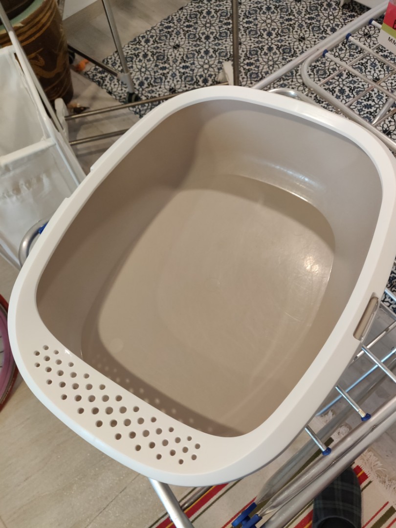 Used litter box, Pet Supplies, Homes & Other Pet Accessories on Carousell