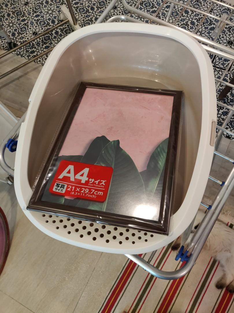 Used litter box, Pet Supplies, Homes & Other Pet Accessories on Carousell