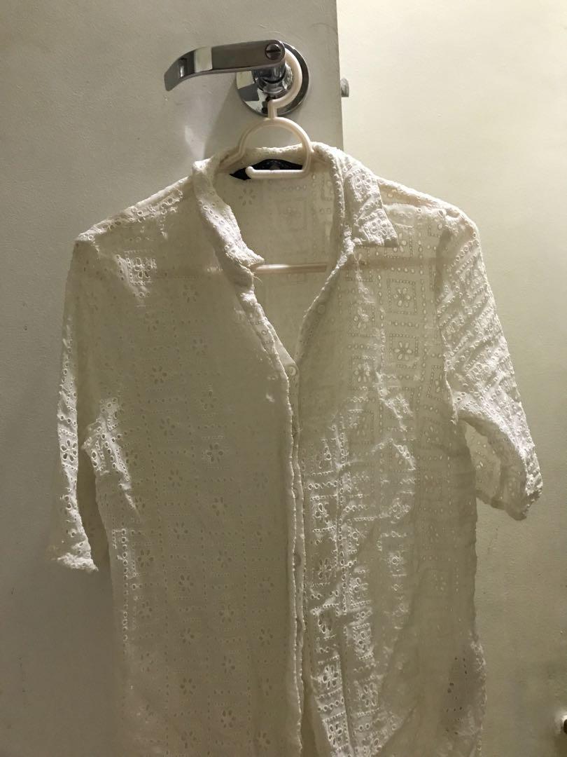 Zara Woman White Polo (Category: Others Tops) located in Makati City. Submitted by celers (Listing ID 181835265, Image 1). Description: .
