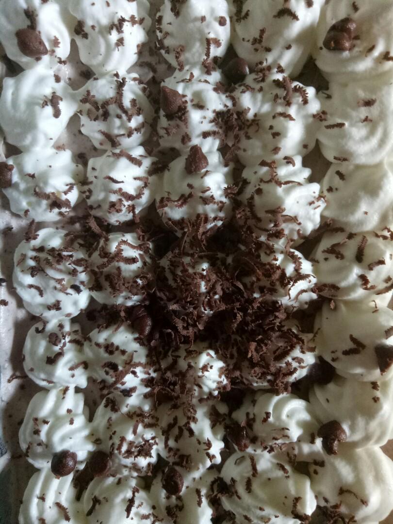 Choco mousse cake (Category: Homemade Bakes) located in Cainta. Submitted by kawaiicupcake25 (Listing ID 182007536, Image 2). Description: Craving for an ice cream and cake at the same time?🍦🍰 Must try this 2in1 dessert..surely will satisfy your cravings and your taste buds...😋👍 Budget friendly dn..swak na swak sa banga na perfect sa budget nio✌👆👍👌 Available in 500ml Cut off every friday Delivery/meet up will be based on your location..pag