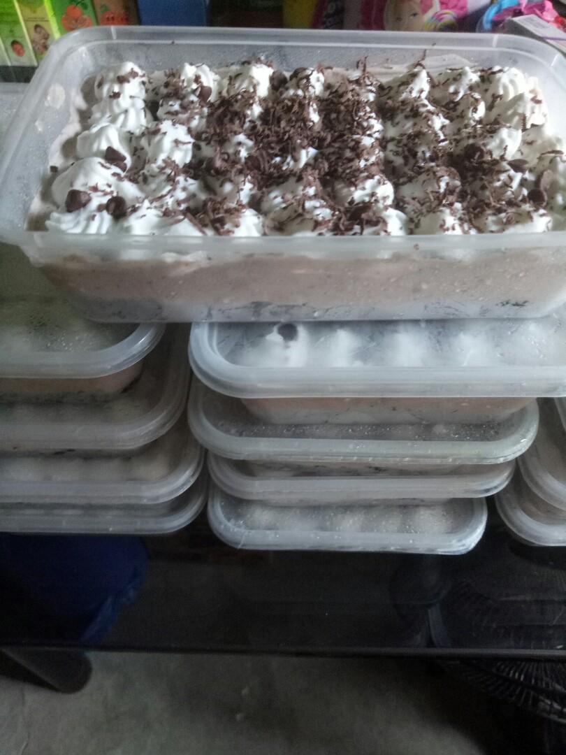 Choco mousse cake (Category: Homemade Bakes) located in Cainta. Submitted by kawaiicupcake25 (Listing ID 182007536, Image 3). Description: Craving for an ice cream and cake at the same time?🍦🍰 Must try this 2in1 dessert..surely will satisfy your cravings and your taste buds...😋👍 Budget friendly dn..swak na swak sa banga na perfect sa budget nio✌👆👍👌 Available in 500ml Cut off every friday Delivery/meet up will be based on your location..pag