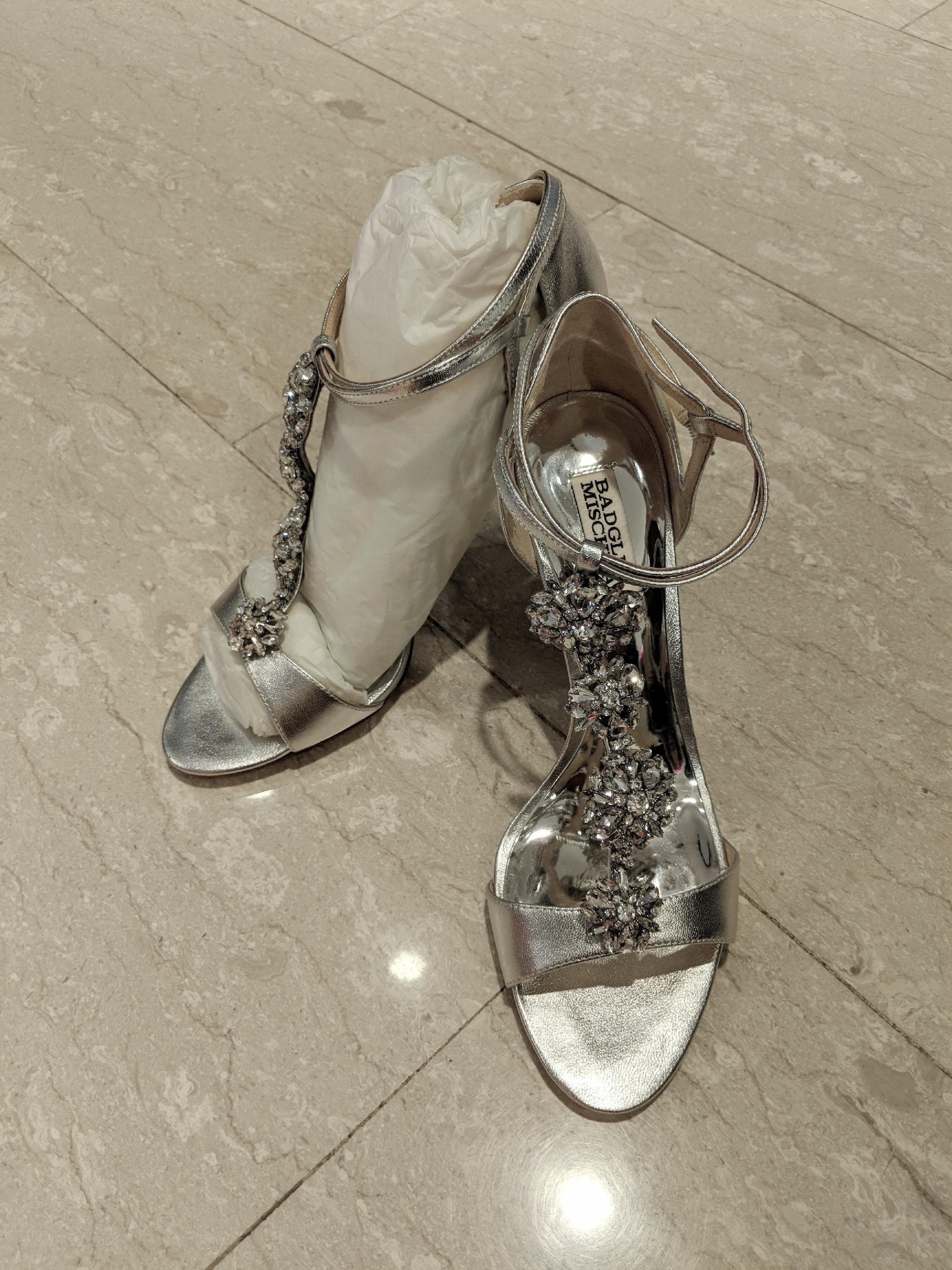 Badgley mischka silver heels on sale