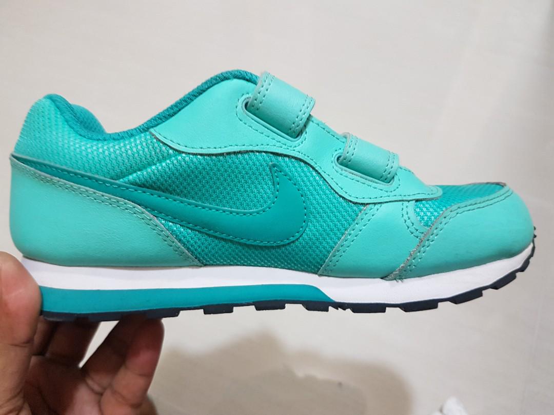 Girls teal nike shoes discount