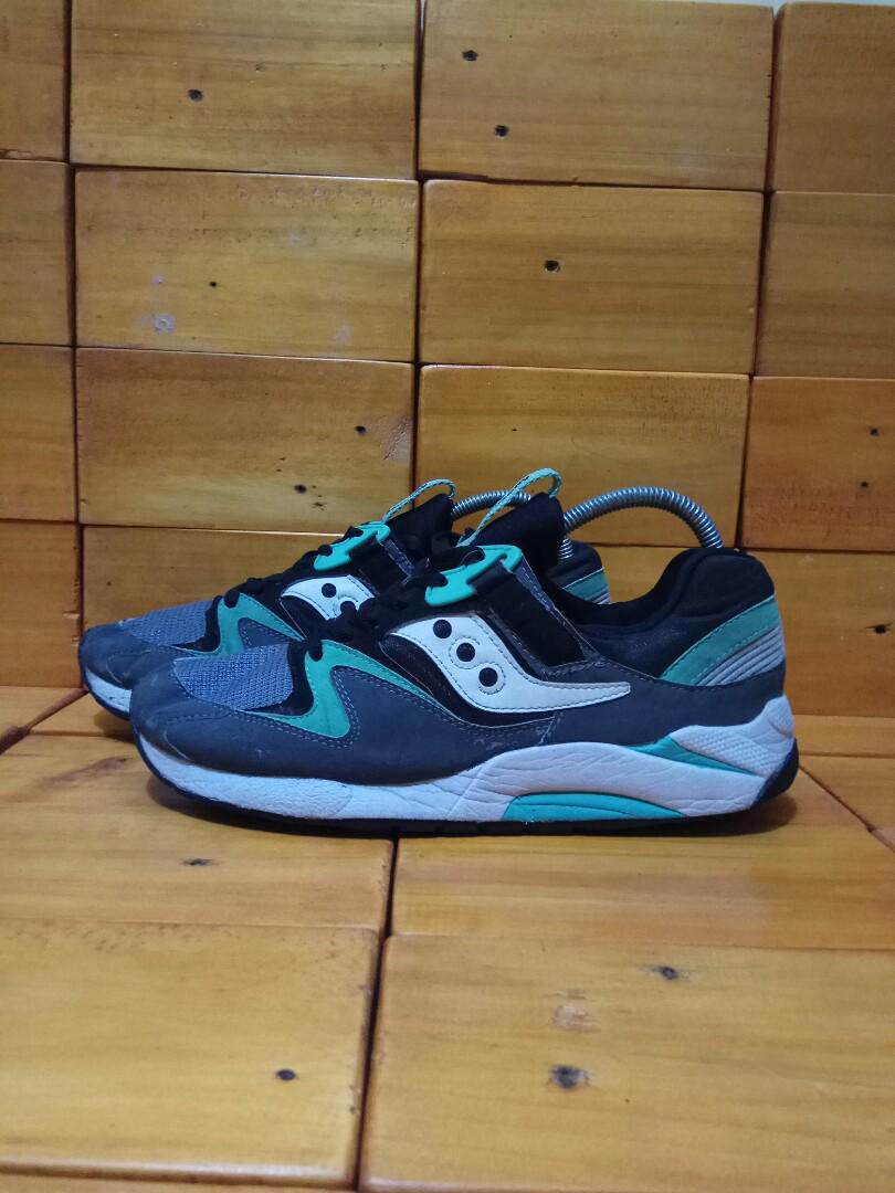 sepatu saucony