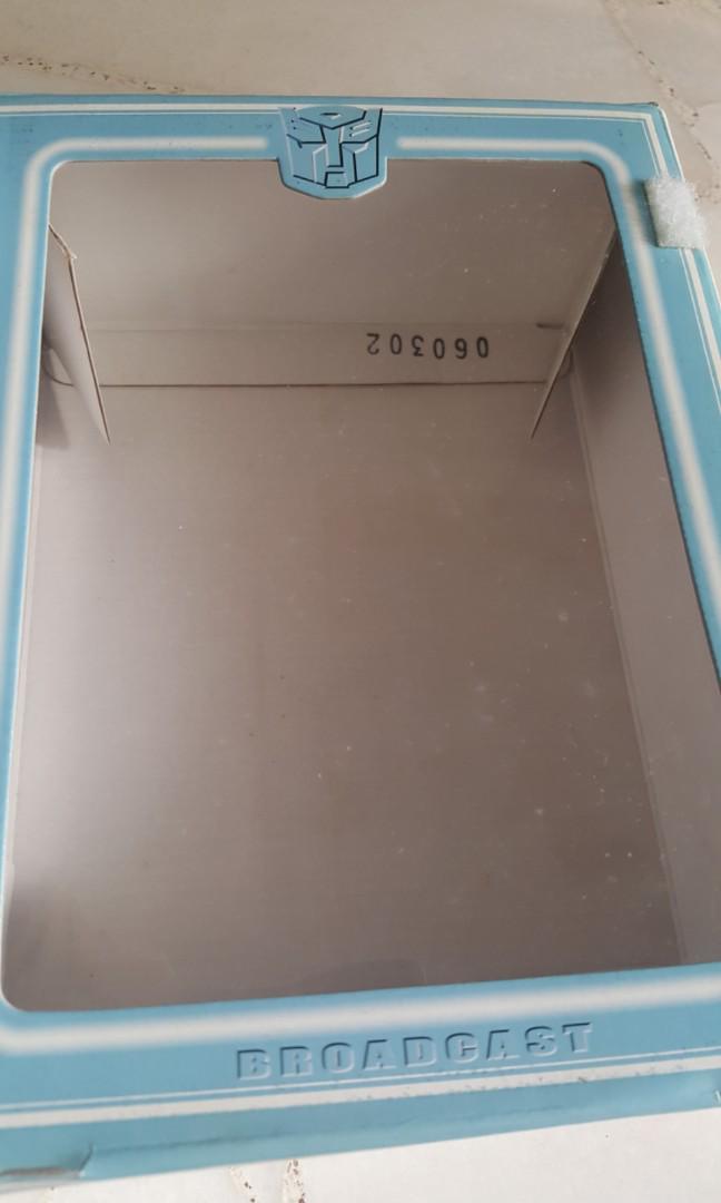 Transformers (Category: Western Merchandise) located in Singapore. Submitted by wolfm3n (Listing ID 182000014, Image 4). Description: Selling transformer box only. Not for fussy buyer . Self collect at my blk..