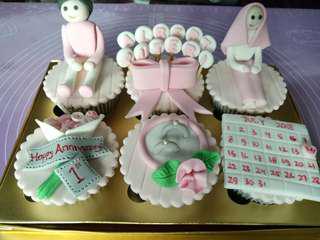 Anniversary cupcake + box mika