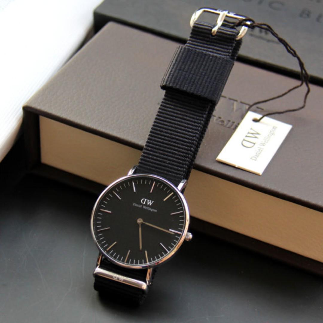 Daniel wellington black cheap watch womens