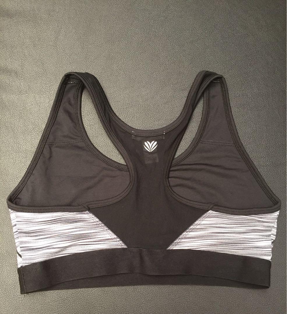 Forever 21 sports bra (Category: Activewear) located in Cainta. Submitted by GoodFinds_PH (Listing ID 165643503, Image 3). Description: 💯 authentic 💯 trusted seller All from Forever 21 overruns Size: large (we also have size small) Follow and message me for more details🤗.