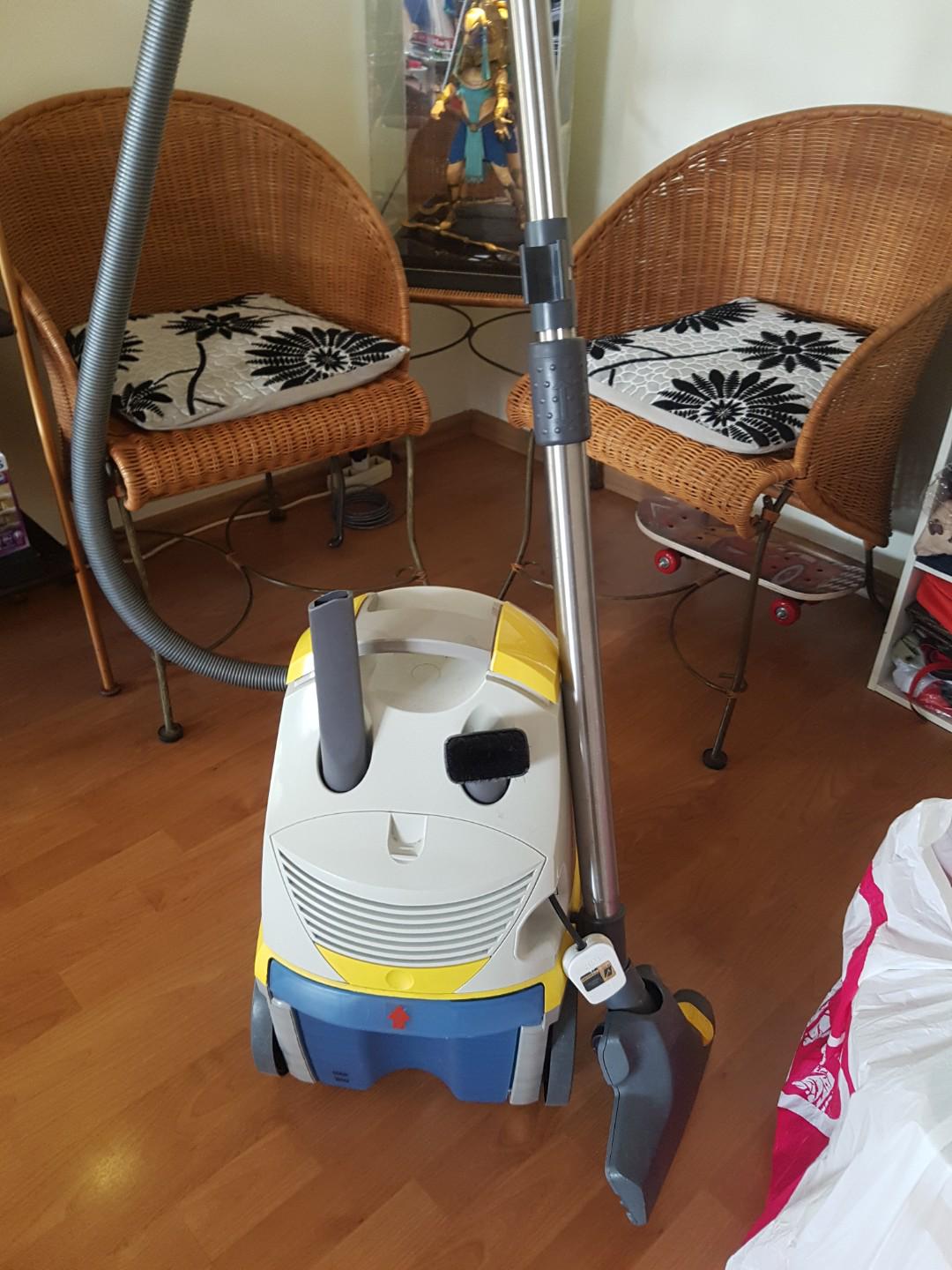 Karcher 5500 vacuum cleaner - powerfull water system, TV & Home ...