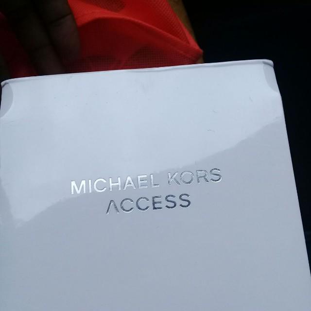 Michael kors deals access mkt4010