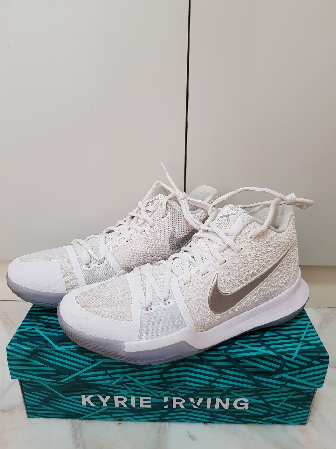 kyrie 369