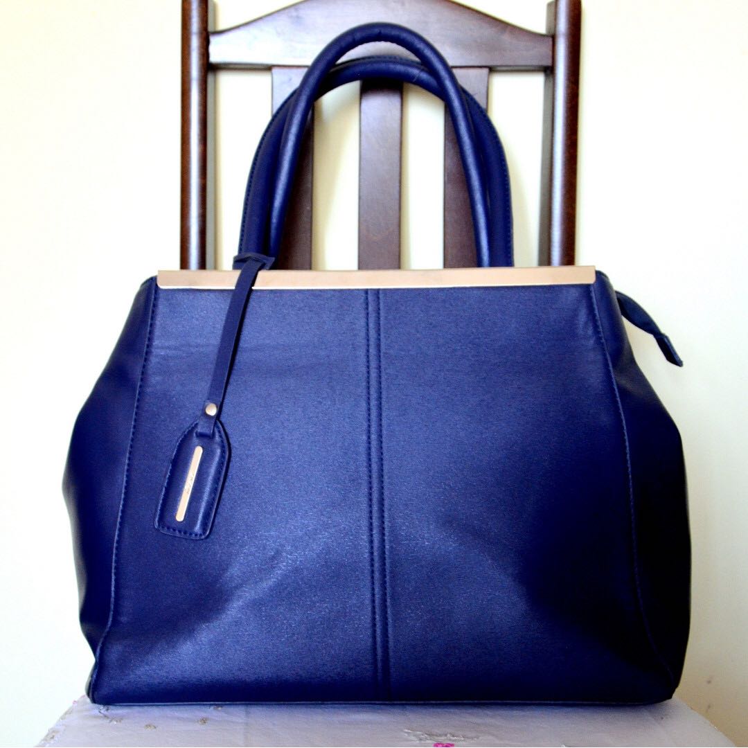 Buy Hidesign Orsay 03 M Blue Solid Medium Shoulder Handbag For Women At  Best Price @ Tata CLiQ