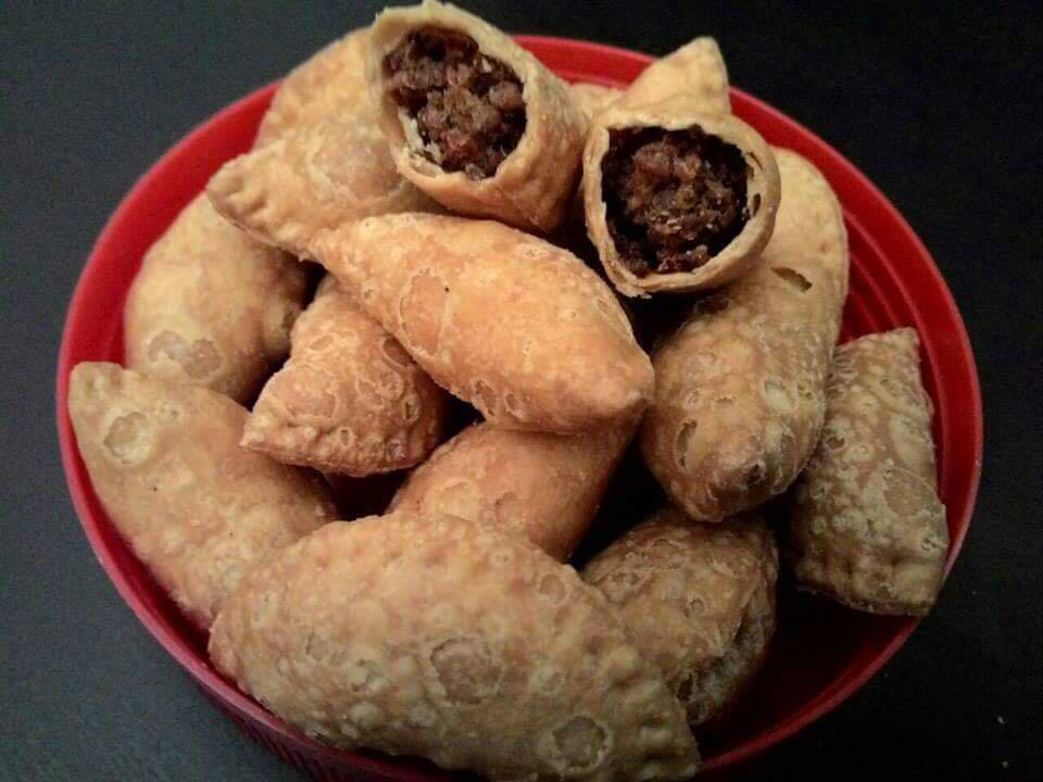 Popia Serunding Karipap Mini Cinta Food Drinks Packaged Snacks On Carousell