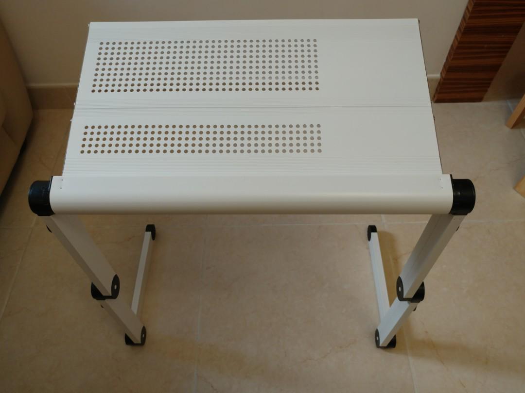 Yiyo laptop sales desk
