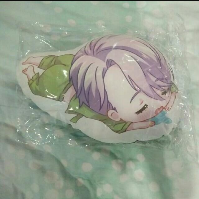 Get Wallpaper Yuri On Ice Victor Die Cut Pillow Etansel Fanart Entertainment Desktop Wallpaper Free