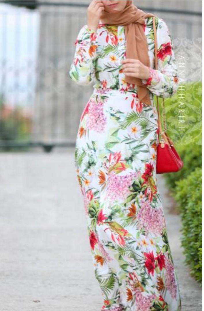 Hariri dresses top