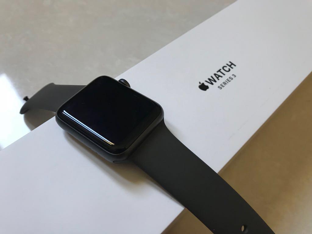 Apple Watch Series 3 42mm silver gray, Fesyen Pria, Jam Tangan di Carousell