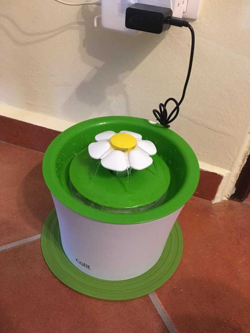 Catit Flower Drinking Fountain 2 0 3l Pet Supplies For Cats
